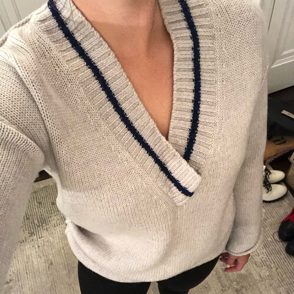 Aritzia sweater - Picture 1 of 6